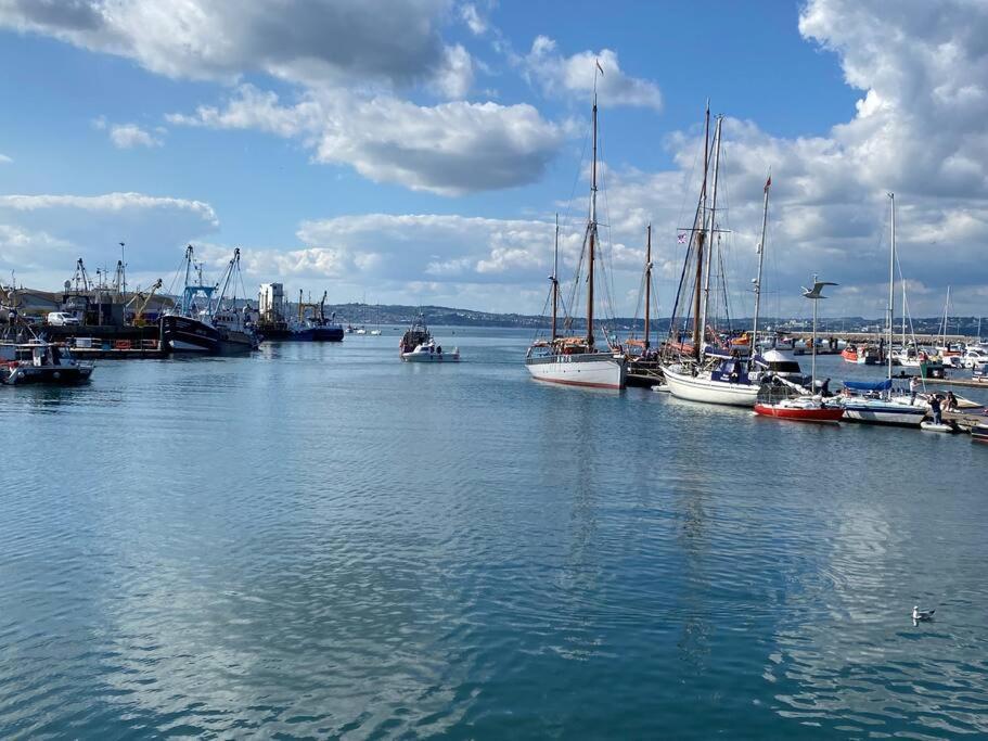 דירות Paddy Whack -A Short Stroll To Brixham Harbour מראה חיצוני תמונה